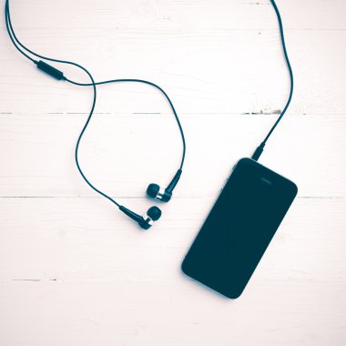 cep telefonu kulaklık vintage tarzı ile