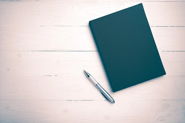 Brown notebook and pen vintage style — Stock Photo, Image