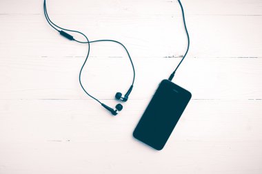 cep telefonu kulaklık vintage tarzı ile