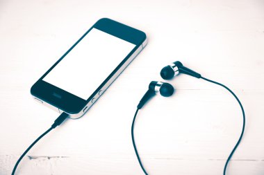 cep telefonu kulaklık vintage tarzı ile