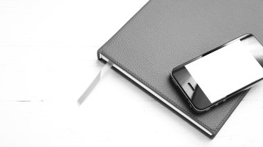 cep telefonunuzun defter siyah ve beyaz rengi stili