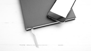 cep telefonunuzun defter siyah ve beyaz rengi stili