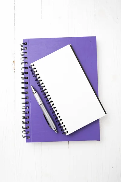 Caderno e caneta — Fotografia de Stock