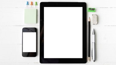 Tablet ve cellphone ile ofis, banka donatımı