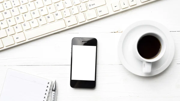핸드폰을 컴퓨터와 커피 컵 — 스톡 사진