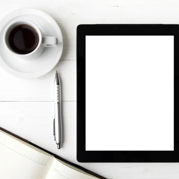 Tablet met notebook en koffie beker — Stockfoto