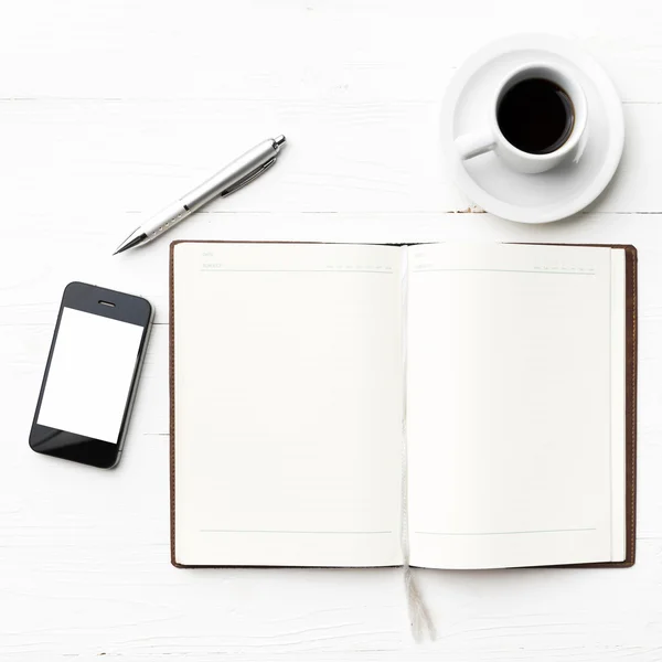 Celular com notebook e xícara de café — Fotografia de Stock