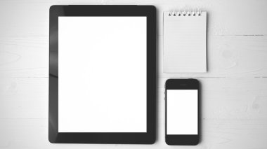 Tablet ve cep telefonu siyah ve beyaz renk stili