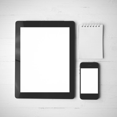 Tablet ve cep telefonu siyah ve beyaz renk stili