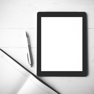 defter siyah ve beyaz renk stili ile tablet