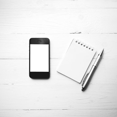 Not defteri ve kalem siyah ve beyaz renk stili ile cep telefonu