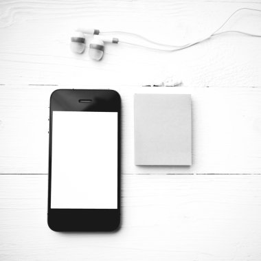 cep telefonu ve yapışkan not siyah ve beyaz renk stili