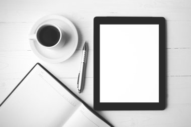 defter ve kahve fincan siyah ve beyaz renk stili ile tablet