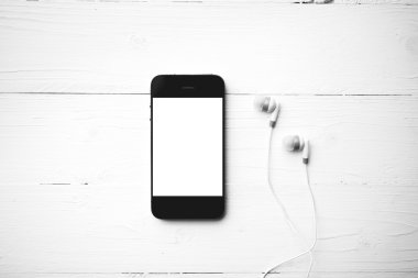 cep telefonu kulaklık siyah ve beyaz renk stili ile