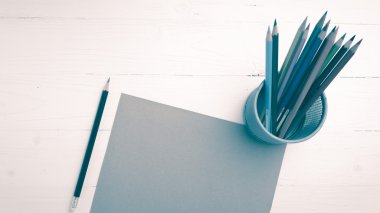 kahverengi kağıt ve renkli kalem vintage tarzı