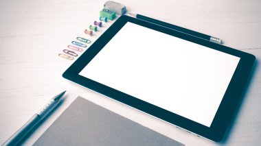 vintage tarzı tablet ile ofis malzemeleri