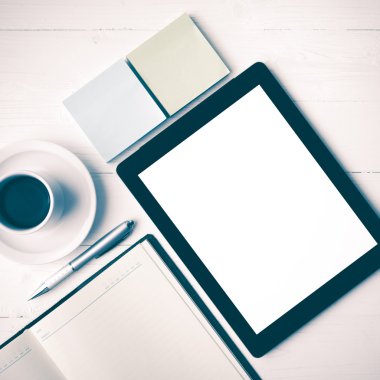 defter ve kahve Kupası vintage tarzı ile tablet