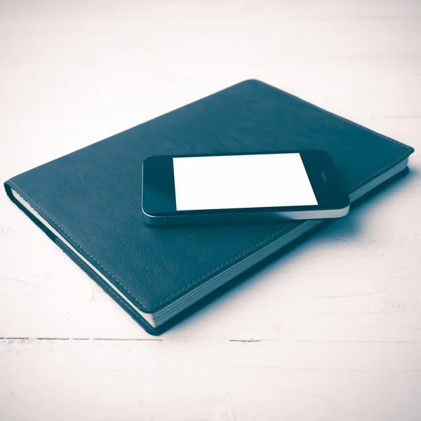 Celular e notebook estilo vintage — Fotografia de Stock