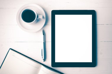 defter ve kahve Kupası vintage tarzı ile tablet