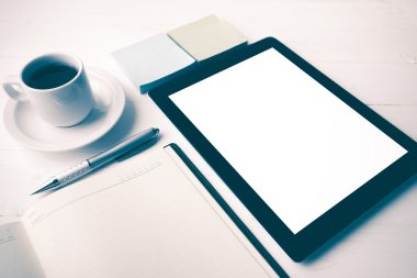 defter ve kahve Kupası vintage tarzı ile tablet