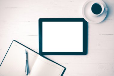defter ve kahve Kupası vintage tarzı ile tablet