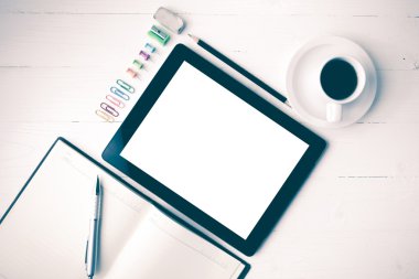 defter ve kahve Kupası vintage tarzı ile tablet