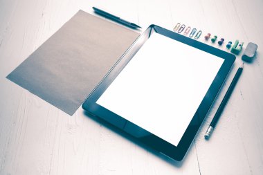 vintage tarzı tablet ile ofis malzemeleri