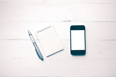 Not defteri ve kalem vintage tarzı ile cep telefonu