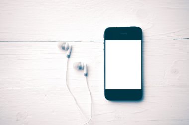 cep telefonu kulaklık vintage tarzı ile