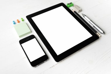 Tablet ve cellphone ile ofis, banka donatımı