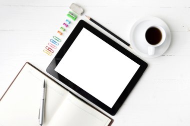 defter ve kahve Kupası ile tablet