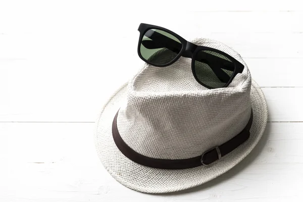 帽子とサングラス — ストック写真