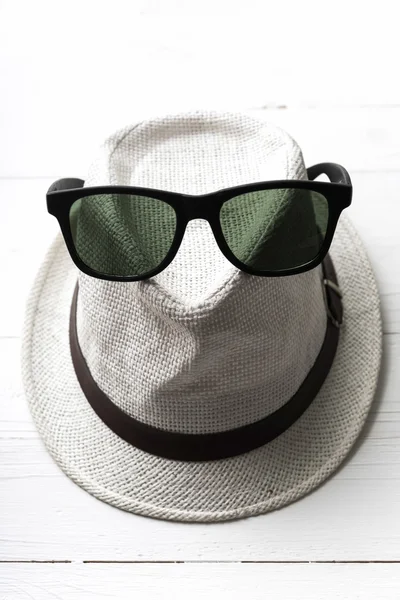 帽子とサングラス — ストック写真