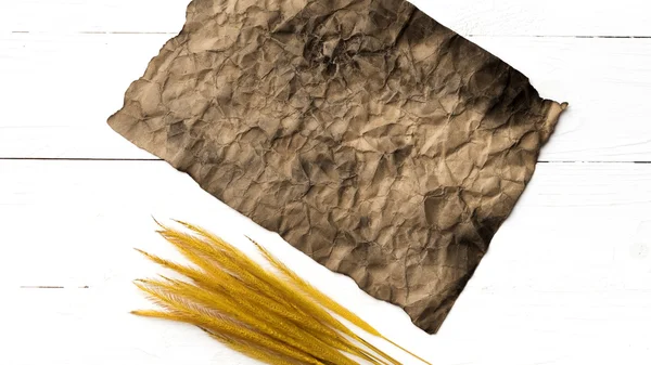 Eski kahverengi kağıt ve buğday — Stok fotoğraf