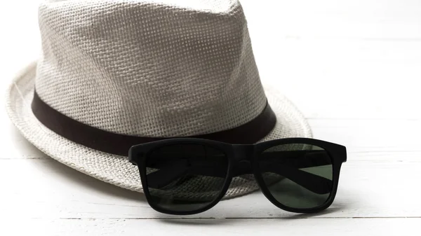 Hat and sunglasses — Stock Photo, Image