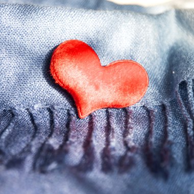 Kırmızı kalp tıraş