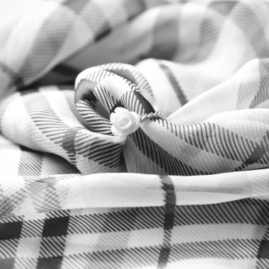 Yüzüğü eşarp siyah ve beyaz renk