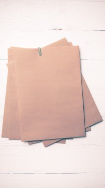 Yeşil ataş vintage tarzı ile kahverengi kağıt
