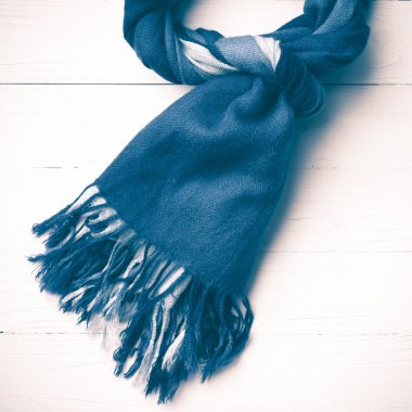 Mavi eşarp vintage tarzı