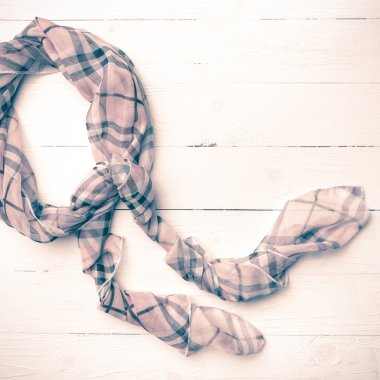 pembe eşarp vintage tarzı