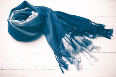 Mavi eşarp vintage tarzı