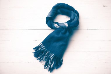 Mavi eşarp vintage tarzı