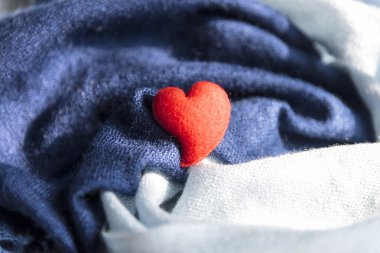 Kırmızı kalp tıraş