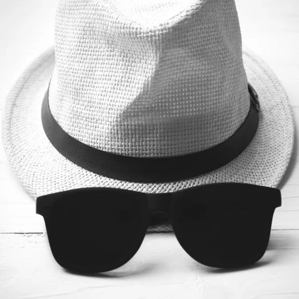 Hat and sunglasses black and white color — Stock Photo, Image