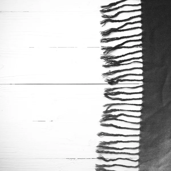 Mavi eşarp siyah ve beyaz renk — Stok fotoğraf