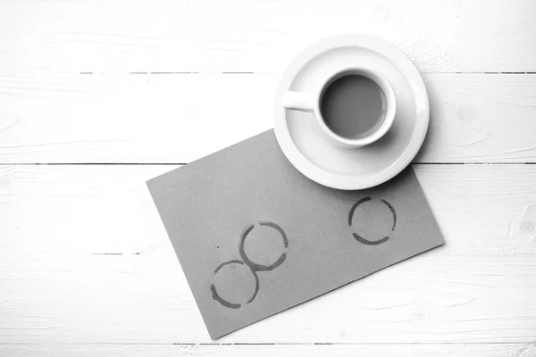 Черно-белый цвет чашки кофе — стоковое фото