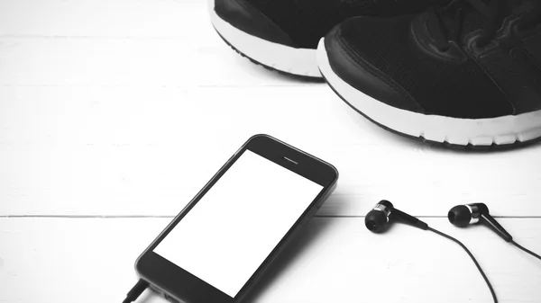 跑步鞋和手机黑色和白色色调颜色样式 — 图库照片