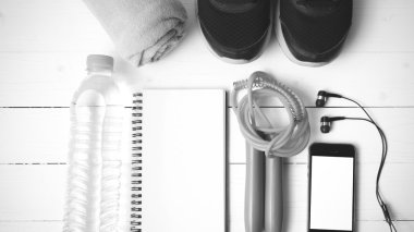 Fitness Ekipmanları siyah ve beyaz renk tonu stili