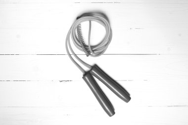 atlama ipi siyah ve beyaz renk stili