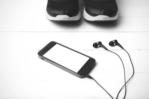 Buty do biegania i telefon czarno-biały kolor stylu — Zdjęcie stockowe